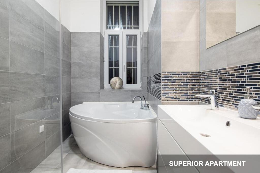 Bpr Agathe Elegant With Parliament View Apartman Budapest
